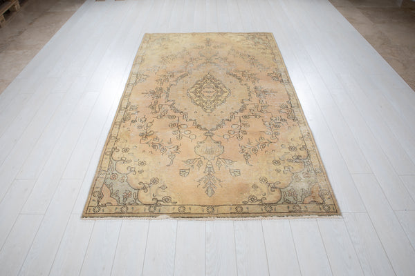 7' 10" x 4' 8" Excellent Hand-Knotted Neutral Antique Distressed Rug - Yasi & Fara 