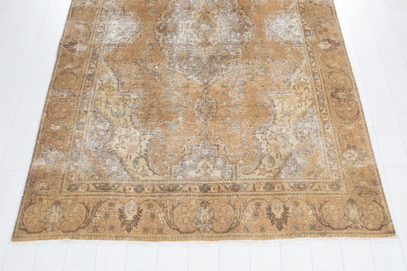 9' 1" x 5' 11" Excellent Hand-Knotted Antique Neutral Large Area Rug - Yasi & Fara 