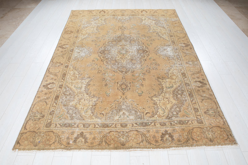 9' 1" x 5' 11" Excellent Hand-Knotted Antique Neutral Large Area Rug - Yasi & Fara 