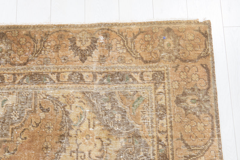 9' 1" x 5' 11" Excellent Hand-Knotted Antique Neutral Large Area Rug - Yasi & Fara 