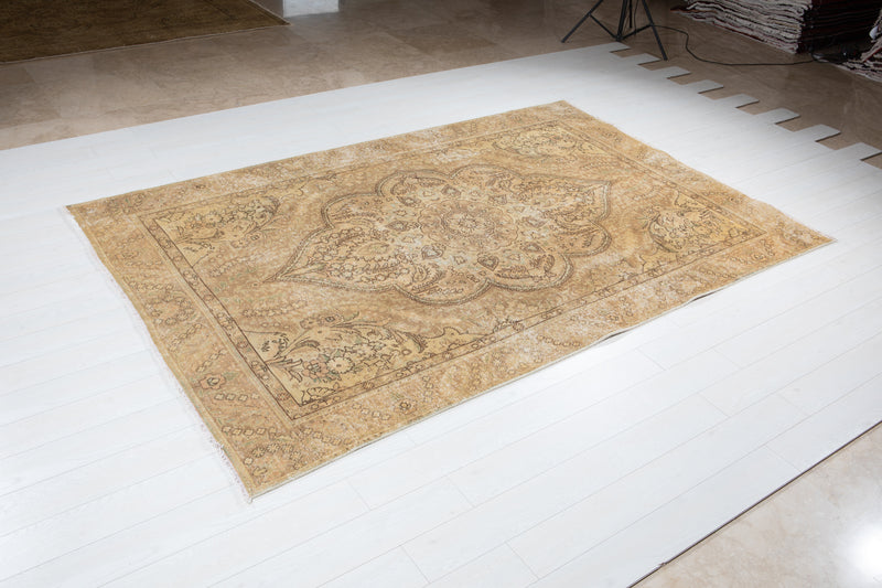 9' 5" x 6' 3" Excellent Hand-Knotted Antique Faded Large Area Rug - Yasi & Fara 