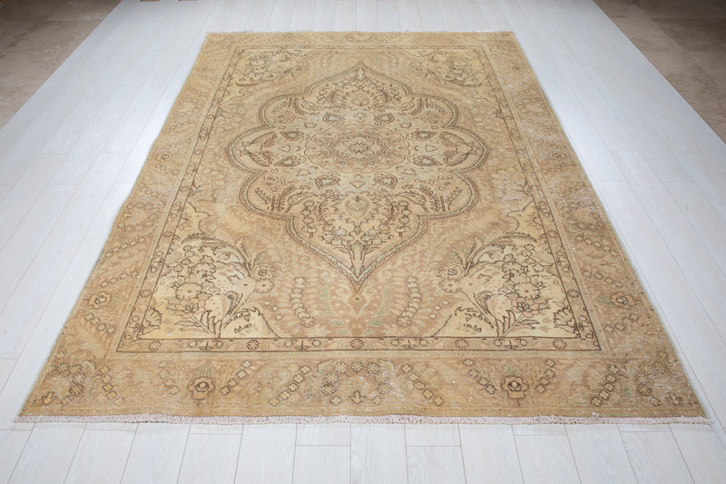 9' 5" x 6' 3" Excellent Hand-Knotted Antique Faded Large Area Rug - Yasi & Fara 