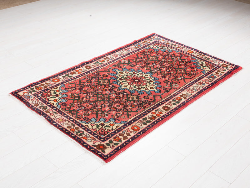 5' 6" x 3' 2" Excellent Hand-Knotted Vintage Tribal Rug - Yasi & Fara 