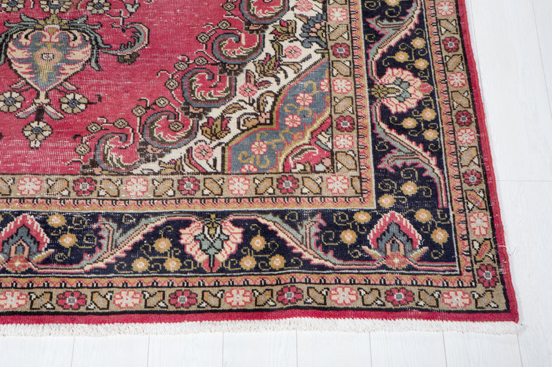 9' 3" x 6' 4" Excellent Hand-Knotted Antique Tribal Rug - Yasi & Fara 