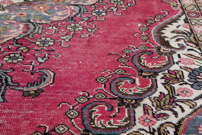 9' 3" x 6' 4" Excellent Hand-Knotted Antique Tribal Rug - Yasi & Fara 