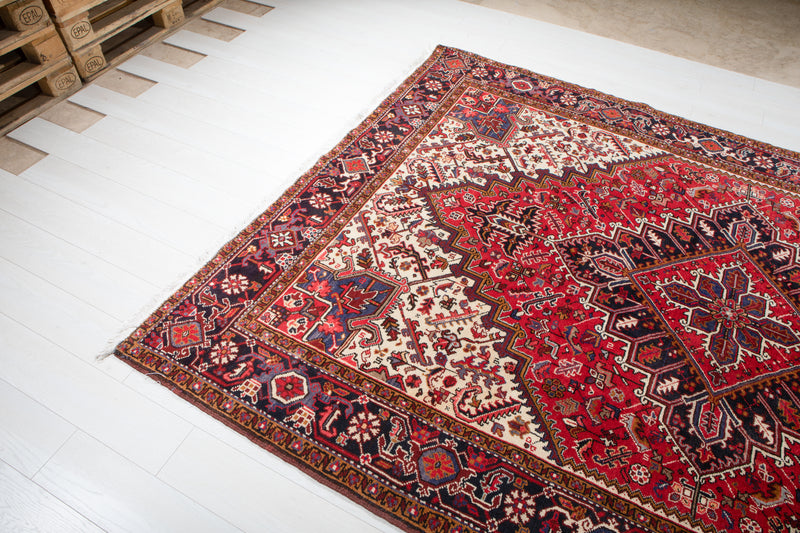 9' 4" x 6' 7" Excellent Hand-Knotted Vintage Tribal Rug - Yasi & Fara 
