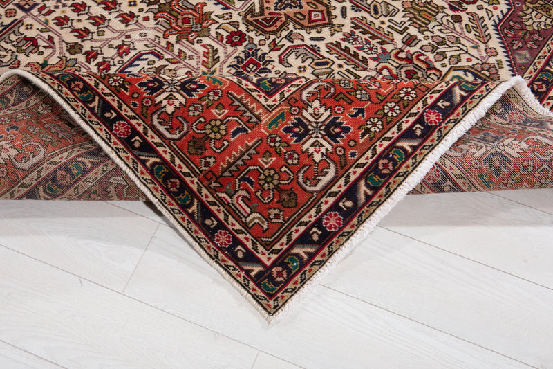 9' 5" x 6' 6" Excellent Hand-Knotted Antique Beige Geometric Area Rug - Yasi & Fara 