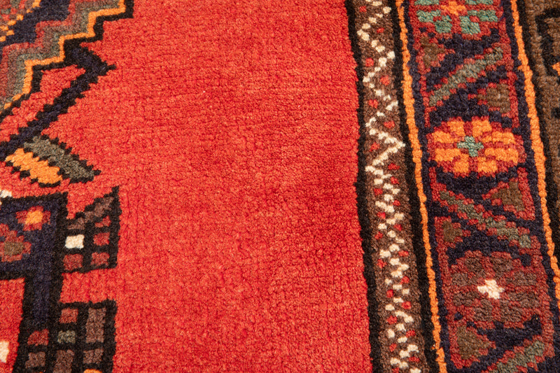 5' 1" x 2' 8" Excellent Hand-Knotted Vintage Tribal Rug - Yasi & Fara 