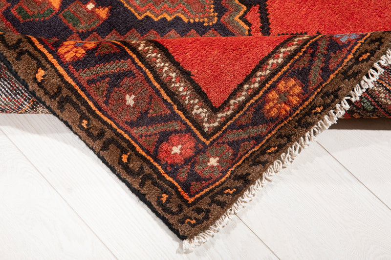 5' 1" x 2' 8" Excellent Hand-Knotted Vintage Tribal Rug - Yasi & Fara 