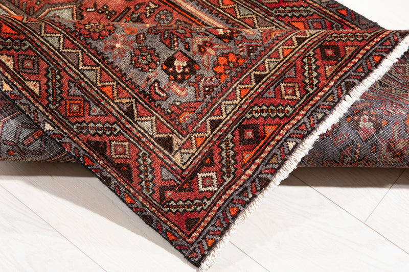 5' 1" x 3' 2" Excellent Hand-Knotted Vintage Collectible Tribal Rug - Yasi & Fara 