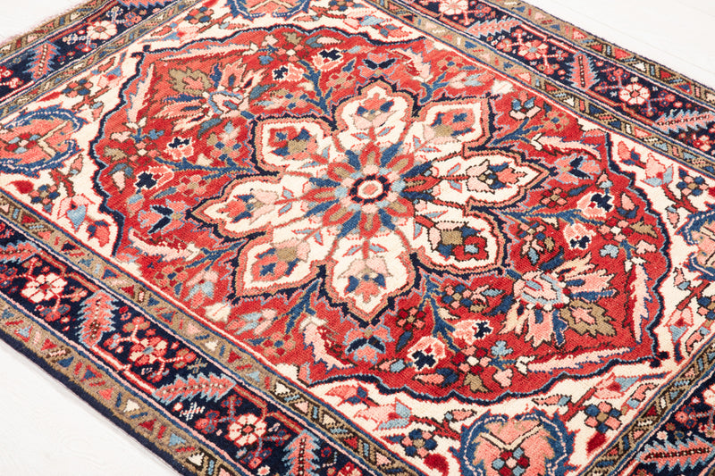 4' 5" x 3' 8" Excellent Hand-Knotted Vintage Collectible Tribal Rug