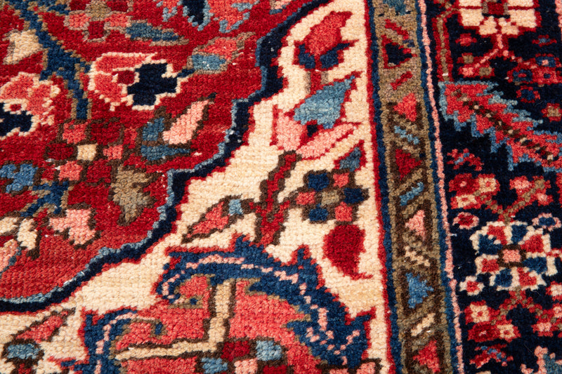 4' 5" x 3' 8" Excellent Hand-Knotted Vintage Collectible Tribal Rug