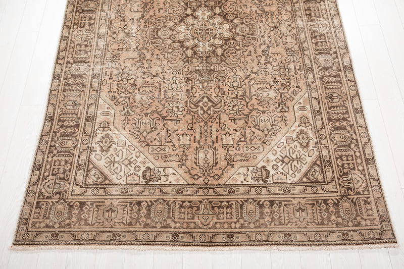 9' 6" x 6' 4" Excellent Hand-Knotted Antique Neutral Area Rug - Yasi & Fara 