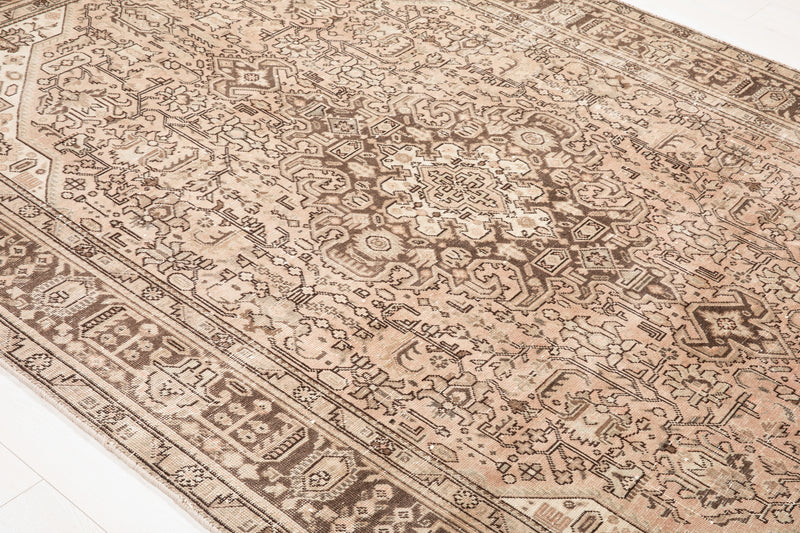 9' 6" x 6' 4" Excellent Hand-Knotted Antique Neutral Area Rug - Yasi & Fara 