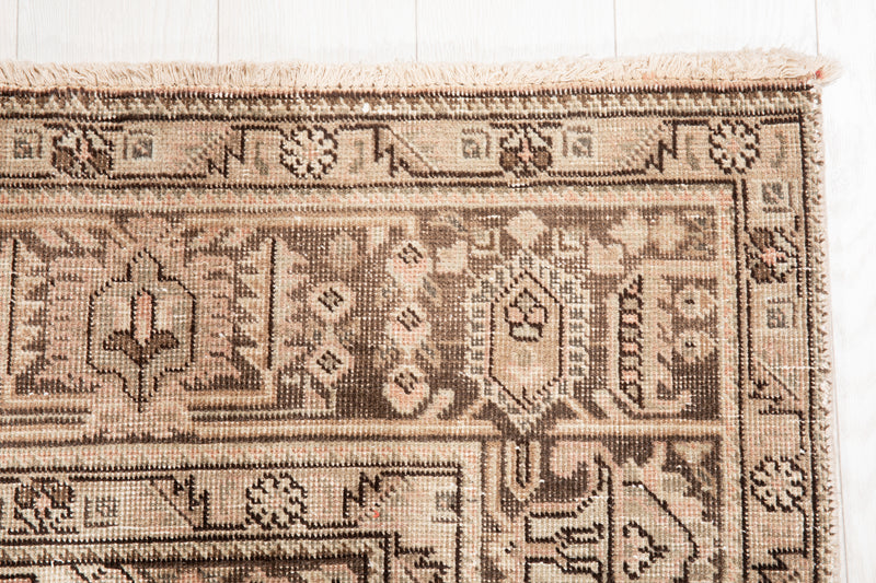 9' 6" x 6' 4" Excellent Hand-Knotted Antique Neutral Area Rug - Yasi & Fara 