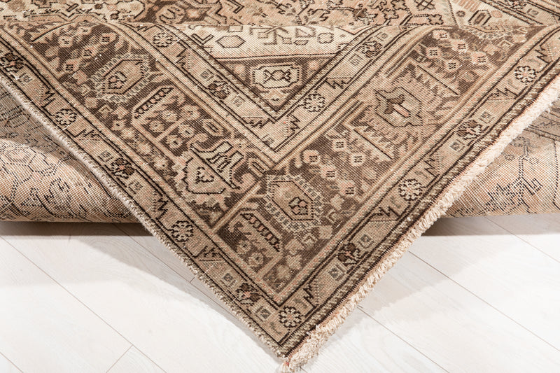 9' 6" x 6' 4" Excellent Hand-Knotted Antique Neutral Area Rug - Yasi & Fara 