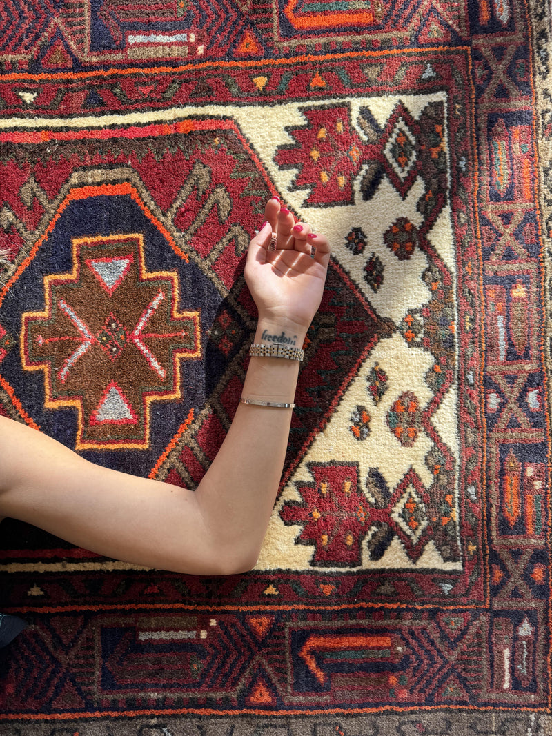 4' 11" x 3' 1" Excellent Hand-Knotted Vintage Tribal Rug - Yasi & Fara 