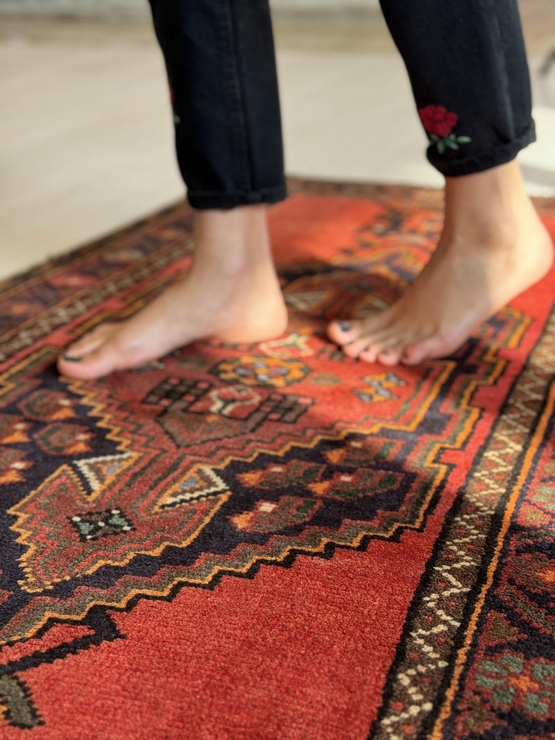 5' 1" x 2' 8" Excellent Hand-Knotted Vintage Tribal Rug - Yasi & Fara 