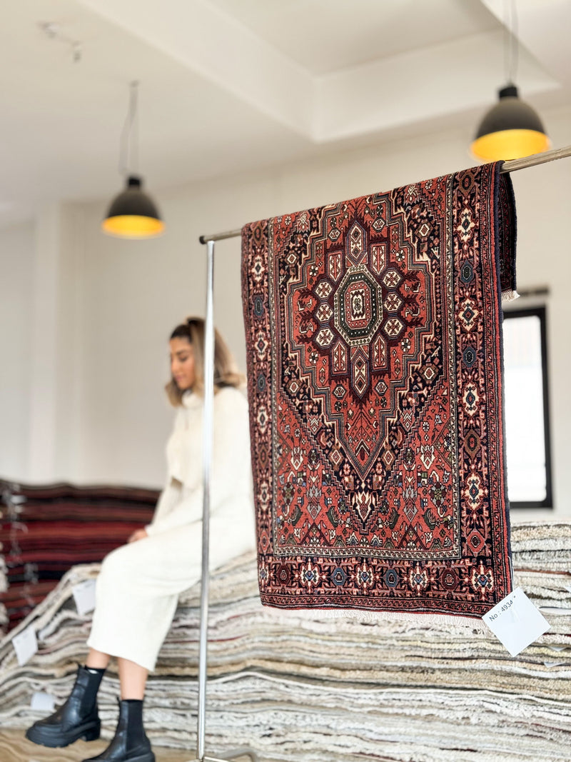 4' 7" x 2' 8" Excellent Hand-Knotted Collectible Vintage Rug - Yasi & Fara 
