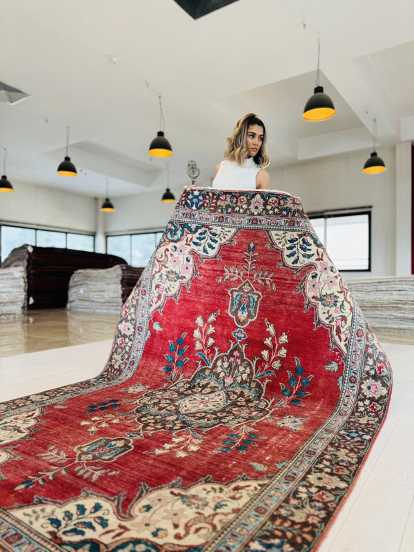 9' 3" x 5' 10" Excellent Hand-Knotted Antique Area Rug - Yasi & Fara 