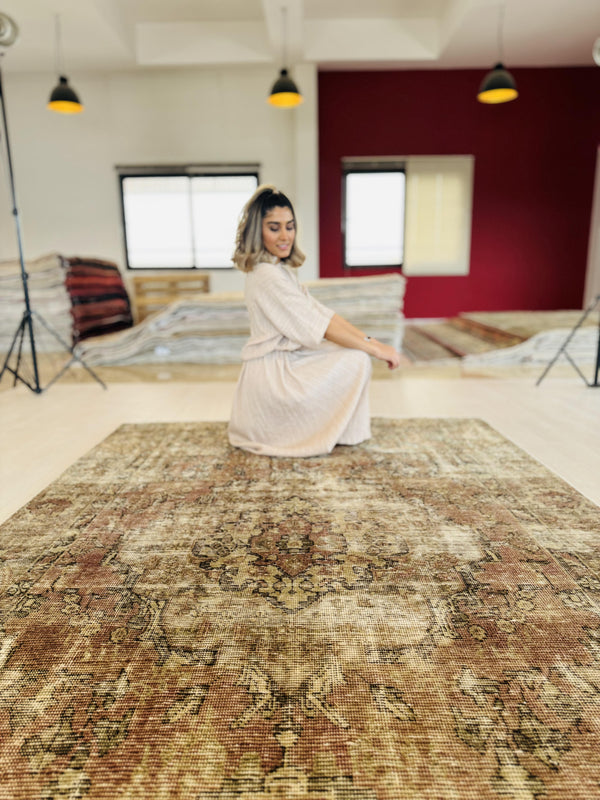 9' x 6' Excellent Hand-Knotted Antique Faded Area Rug - Yasi & Fara 