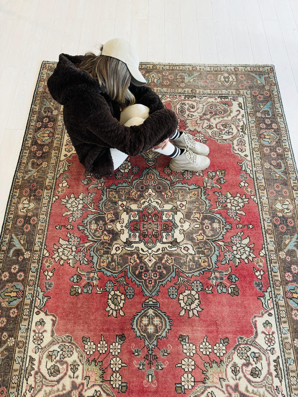 9' 4" x 6' 3" Excellent Hand-Knotted Antique Area Rug - Yasi & Fara 