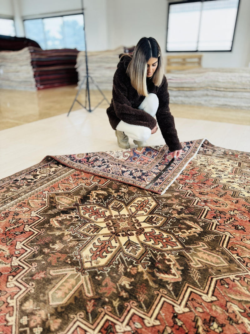 9' 8" x 6' 8" Excellent Hand-Knotted Vintage Tribal Rug - Yasi & Fara 