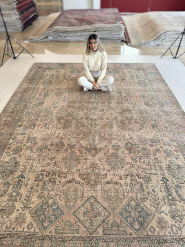 12' 7" x 9' 1" Excellent Hand-Knotted Antique Neutral Faded Large Area Rug - Yasi & Fara 