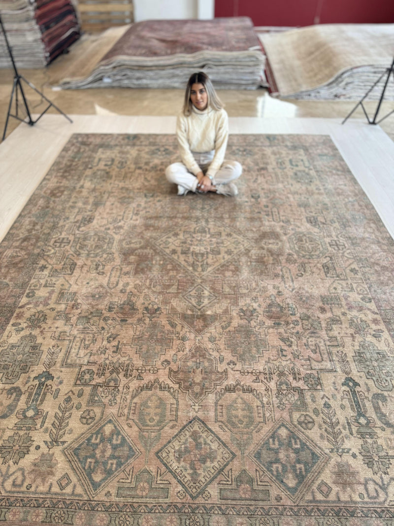 12' 7" x 9' 1" Excellent Hand-Knotted Antique Neutral Faded Large Area Rug - Yasi & Fara 