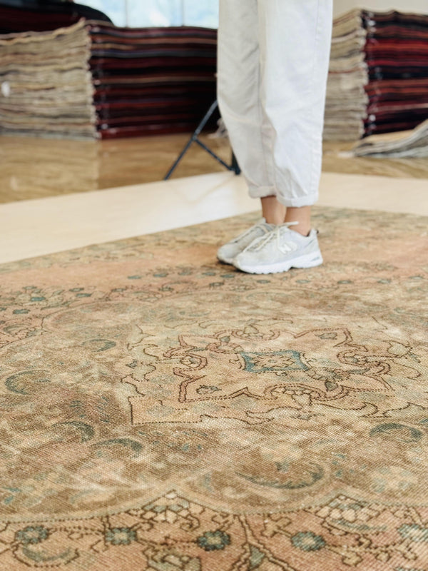 10' 8" x 7' 4" Excellent Hand-Knotted Neutral Faded Pink Area Rug - Yasi & Fara 