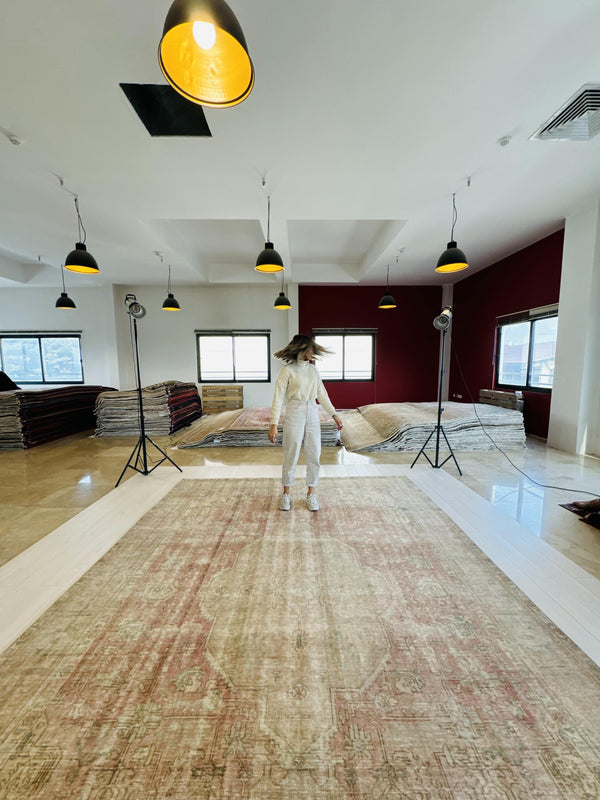 12' 9" x 9' 4" Excellent Hand-Knotted Antique Neutral Faded Pink Large Area Rug - Yasi & Fara 