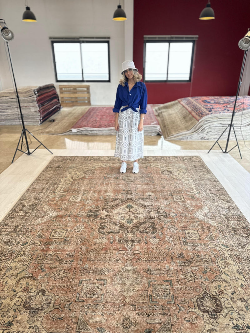 12' 5" x 9' 3" Excellent Hand-Knotted Antique Neutral Faded Large Area Rug