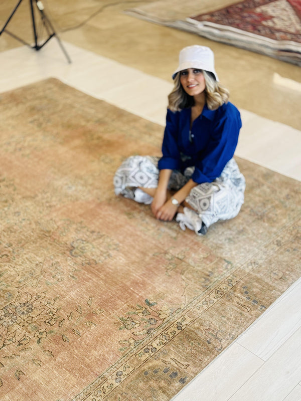 11' 9" x 8' 11" Excellent Hand-Knotted Antique Neutral Area Rug