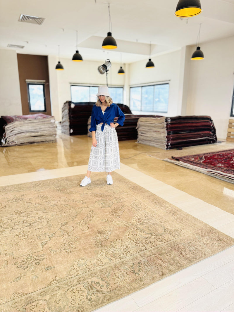 12' 7" x 9' 6" Excellent Hand-Knotted Faded Neutral Antique Large Area Rug