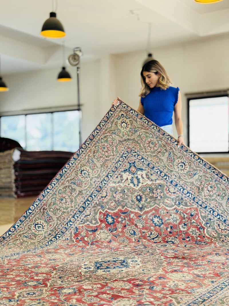 11' 6" x 7' 9" Excellent Hand-Knotted Antique Faded Large Area Rug - Yasi & Fara 