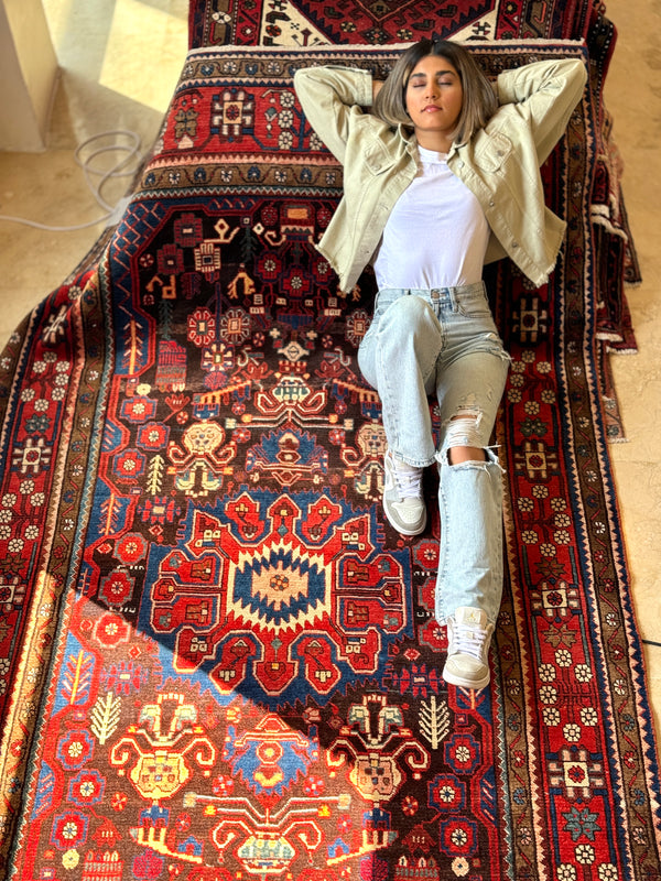 10' x 5' 5" Excellent Hand-Knotted Vintage Tribal Rug
