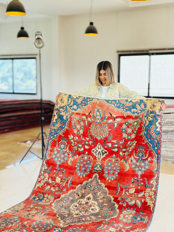 8' 7" x 5' Excellent Hand-Knotted Antique Area Rug