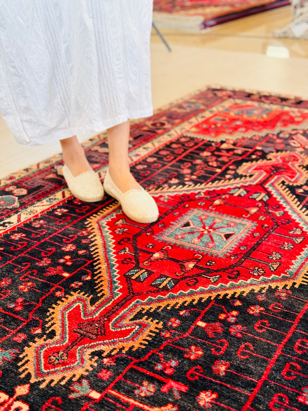 9' 8" x 5' Excellent Han-Knotted Vintage Tribal Rug