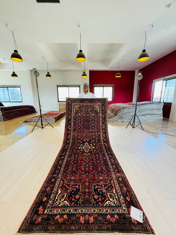 9' 10" x 4' 1" Excellent Hand-Knotted Vintage Tribal Rug