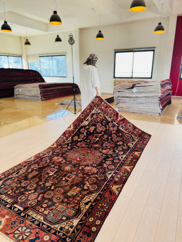 9' 7" x 4' 10" Excellent Hand-Knotted Vintage Tribal Rug