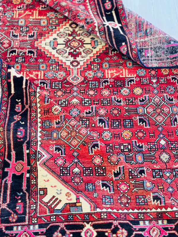 10' 11" x 5' 7" Excellent Hand-Knotted Vintage Area Rug