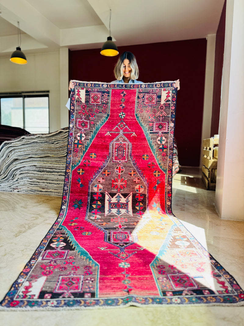 8' 9" x 3' 8" Excellent Hand-Knotted Antique Tribal Rug
