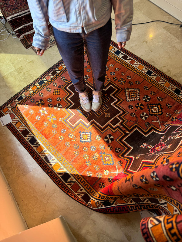 9' 2" x 5' 3" Excellent Hand-Knotted Vintage Tribal Rug