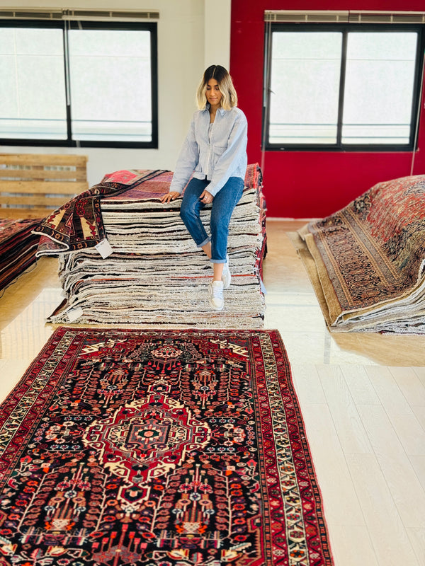 11' 3" x 5' 3" Excellent Hand-Knotted Collectible Tribal Rug - Yasi & Fara 