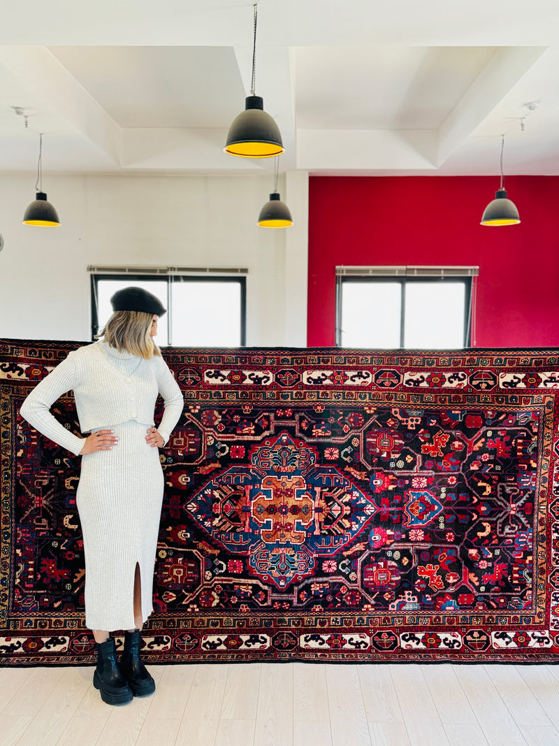 9' 10" x 5' 2" Excellent Hand-Knotted Vintage Tribal Rug - Yasi & Fara 