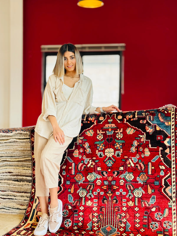 9' 7" x 5' 2" Excellent Hand-Knotted Collectible Vintage Rug - Yasi & Fara 