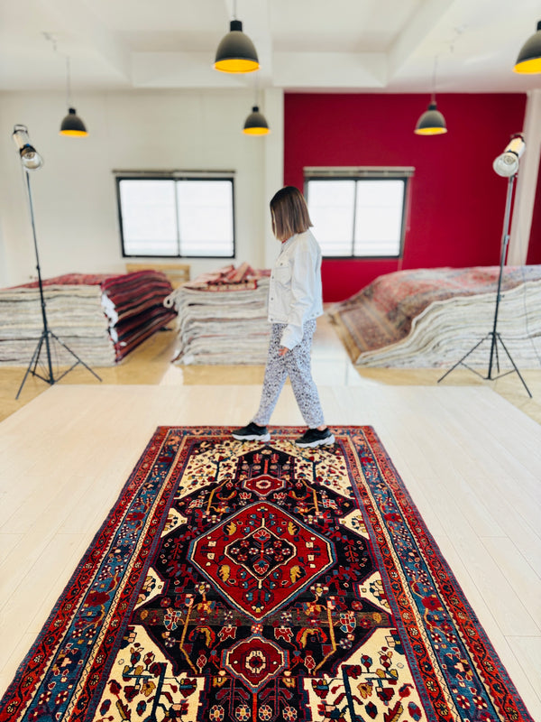 9' 10" x 5' 4" Excellent Hand-Knotted Vintage Tribal Rug - Yasi & Fara 