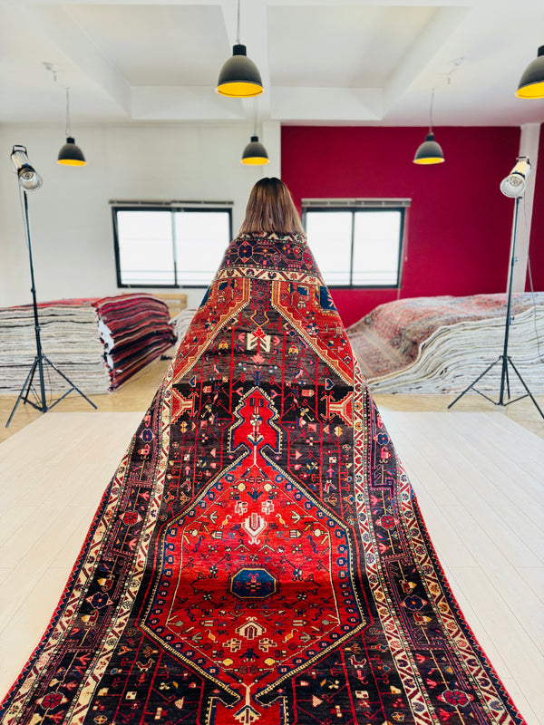 10' 5" x 5' Excellent Hand-Knotted Vintage Tribal Rug - Yasi & Fara 