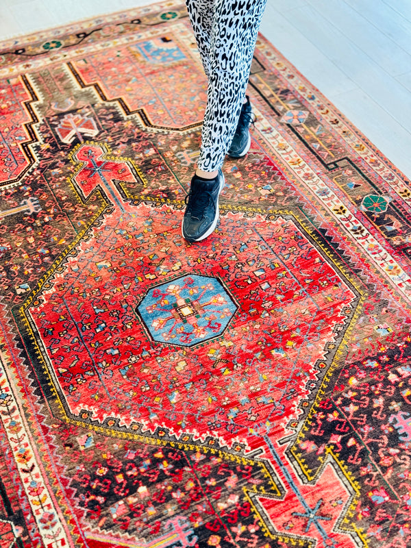 10' 8" x 5' 7" Excellent Hand-Knotted Vintage Collectible Tribal Rug - Yasi & Fara 