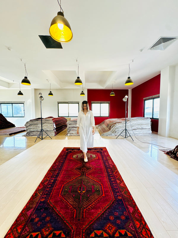 9' 7" x 5' 2" Excellent Hand-Knotted Vintage Tribal Rug - Yasi & Fara 